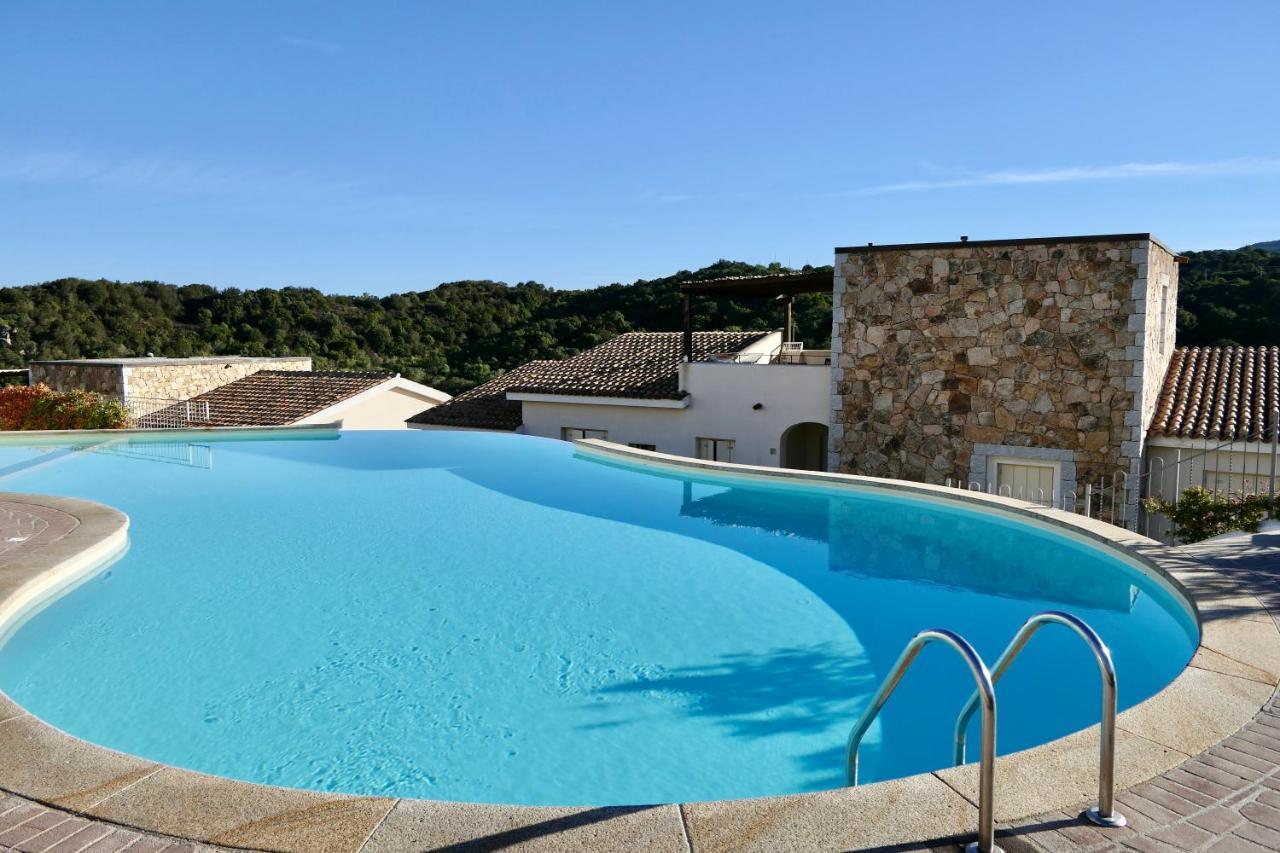 Residence Con Piscina A 4 Km Da Baja Sardinia Cala Bitta エクステリア 写真