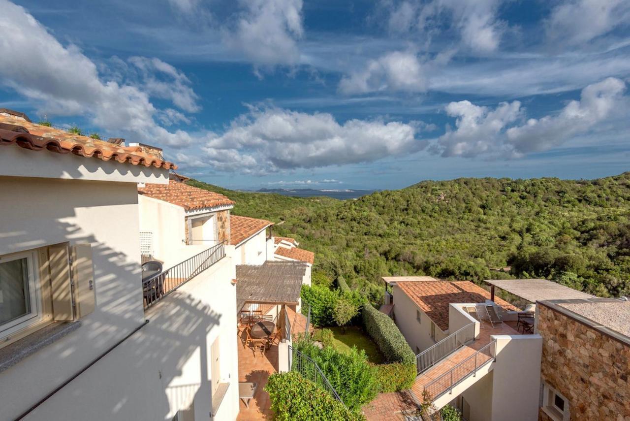 Residence Con Piscina A 4 Km Da Baja Sardinia Cala Bitta エクステリア 写真