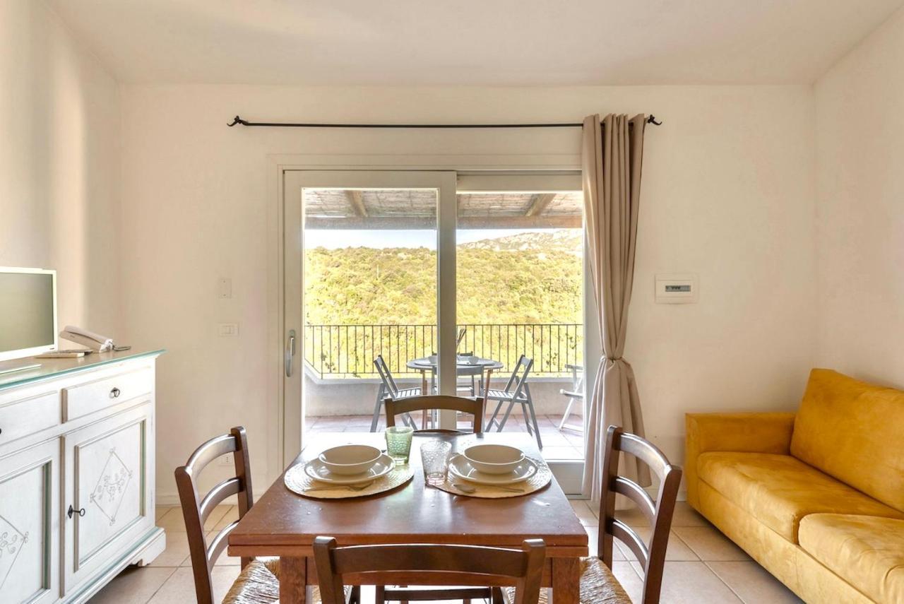 Residence Con Piscina A 4 Km Da Baja Sardinia Cala Bitta エクステリア 写真