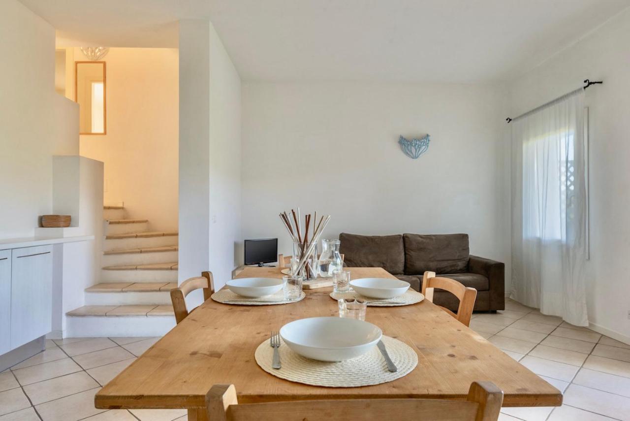 Residence Con Piscina A 4 Km Da Baja Sardinia Cala Bitta エクステリア 写真