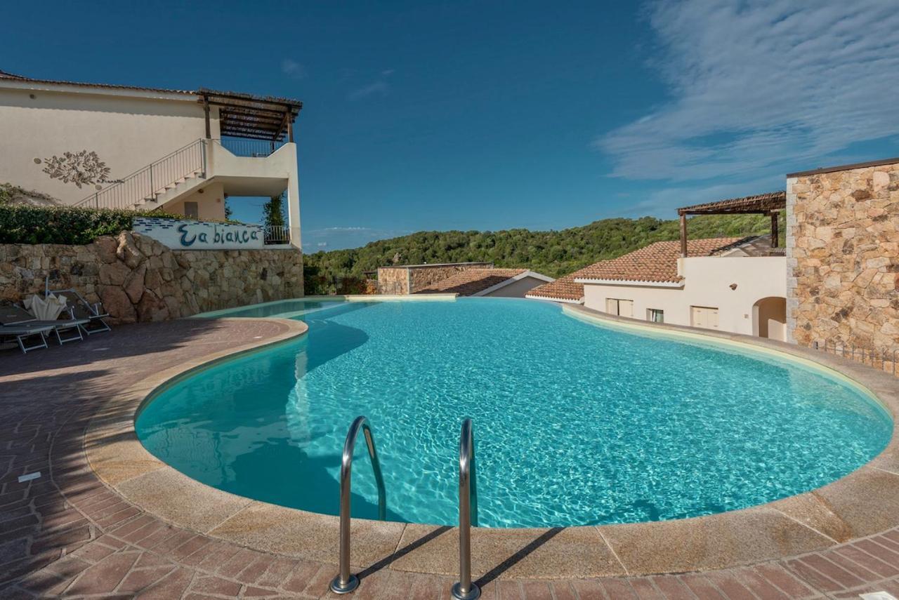 Residence Con Piscina A 4 Km Da Baja Sardinia Cala Bitta エクステリア 写真